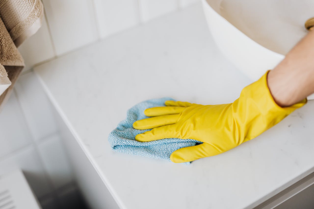 Standard Cleaning ( 8 Bathrooms)