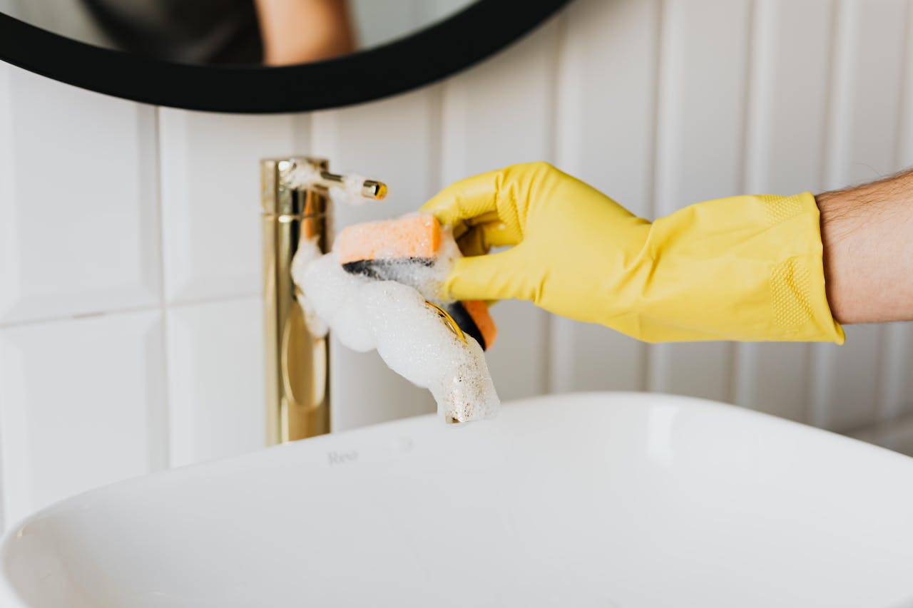 Deep Cleaning (3 Bathrooms)